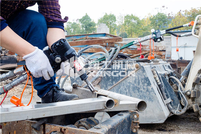 液壓沖(chong)擊扳手(shou)